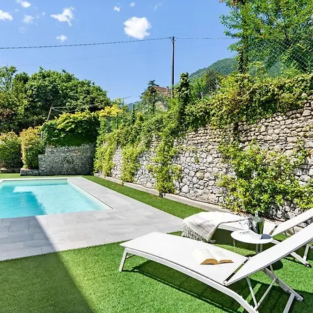 Lake View Flat With Parking & Shared Pool *