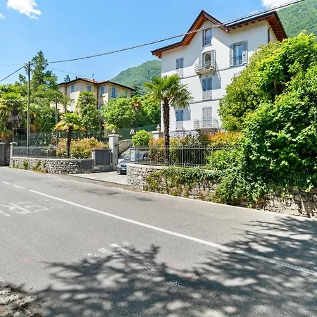 Lake View Flat With Parking & Shared Pool شقة *